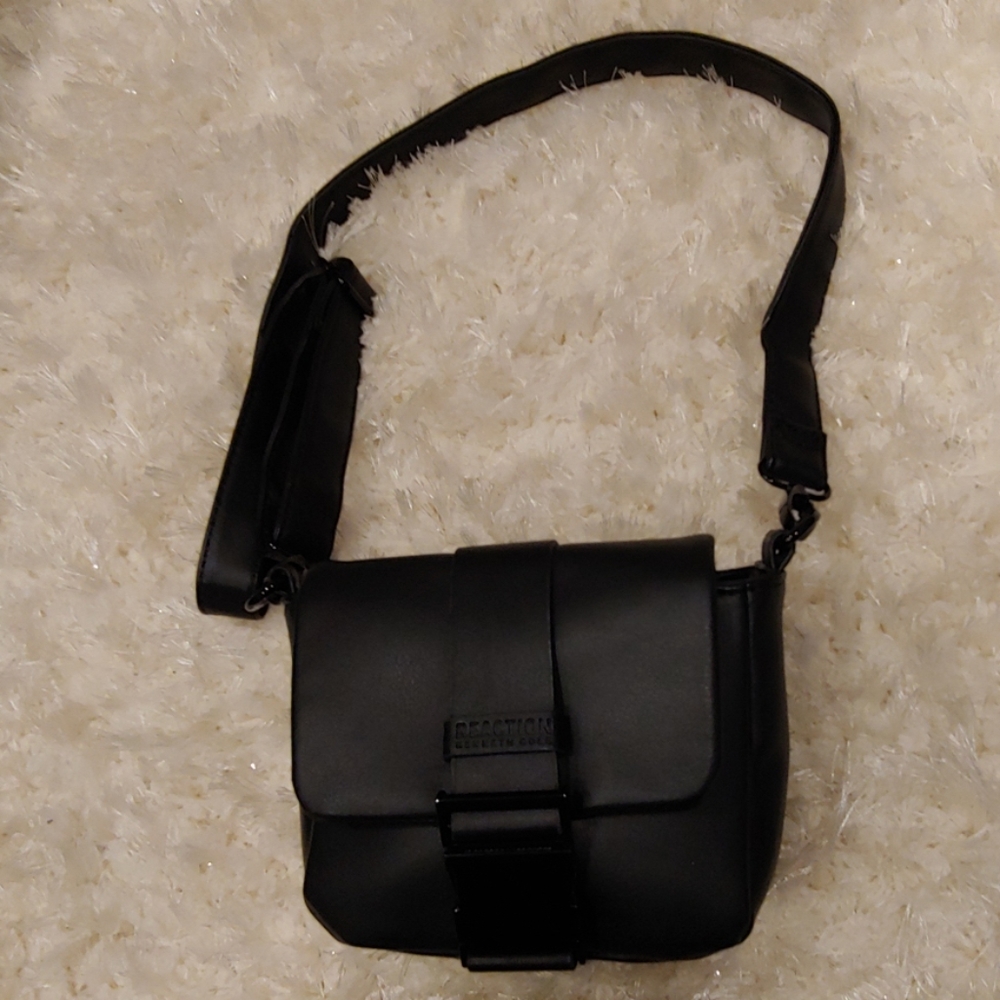 Kenneth Cole Reaction Vegan Shoulder/Belt bag - Picture 2 of 5